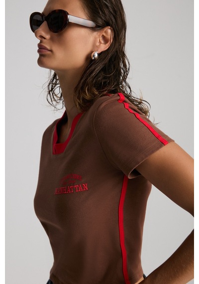 ETHIQUET ARIANWEN Kadın %100 Pamuk Dekoratif triko Yakalı Nakışlı Crop Kısa Kollu Kahverengi T-Shirt