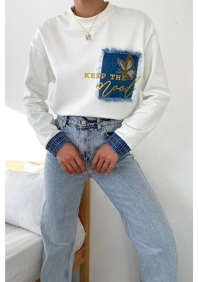 Femelle Kadın Beyaz Etek Ucu Ve Bilekleri Kot Detaylı Kelebek Taşlı Pamuk Sweatshirt