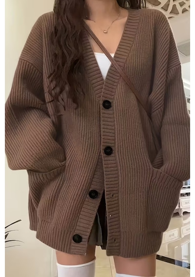 Kadın Oversize Cepli Düğmeli V Yaka Triko Hırka Kahverengi