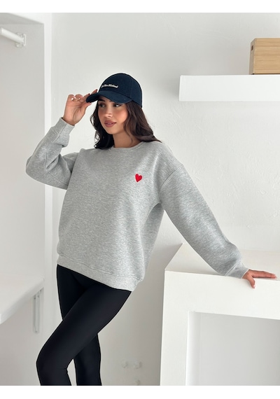 Kadın Kalp Nakışlı Sweatshirt Sade & Sevgi Dolu Stil Gri