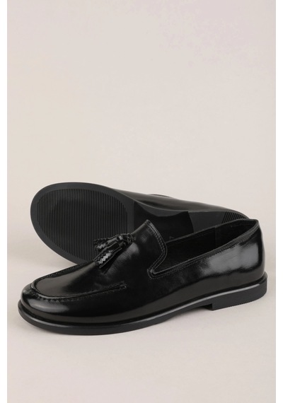 Gondol Kadın Siyah Metal Aksesuarlı Hakiki Deri Loafer Ayakkabı Hl.33300 Siyah Rugan Gondol Kadın Siyah Metal Aksesuarlı Hakiki Deri Loafer Ayakkabı Hl.33300 Siyah Rugan