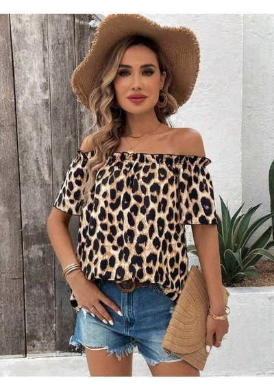 Dogutrend Kadın Madonna Yaka Fırfırlı Leopar Desenli Mikro Kumaş Bluz