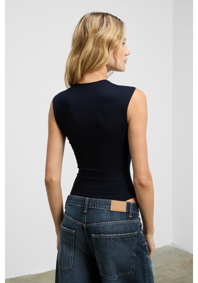 Grımelange Orılenna Kadın Önü Düğüm Detaylı Vücudu Saran Sıfır Kollu Slim Fit Lacivert Bluz Lacivert Grımelange Orılenna Kadın Önü Düğüm Detaylı Vücudu Saran Sıfır Kollu Slim Fit Lacivert Bluz Lacivert