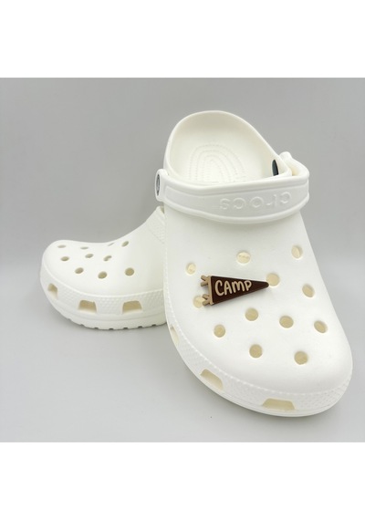 Crocs Terlik Süsü Ve Aksesuarı , Çanta Süsü Jibbitz 3d Camp Yazılı Üçgen Bayrak 04 Görsel Logo Aksesuar Kahve-vizon
