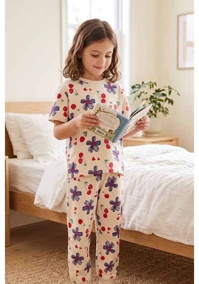 Zuzunga Kız Çocuk Lacivert Çiçek Ve Kiraz Desenli Kısa Kollu Beyaz Renk Pijama Takımı Beyaz - Lacivert Zuzunga Kız Çocuk Lacivert Çiçek Ve Kiraz Desenli Kısa Kollu Beyaz Renk Pijama Takımı Beyaz - Lacivert