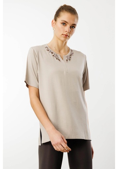 Desen Triko Kadın Açma Yaka Dantel Çiçek İşlemeli Penye T-shirt 24751 Bej Bej