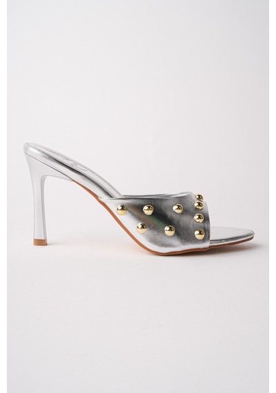 Muggo Helena Kadın Zımbalı Sivri Burun Metal Detaylı Stiletto Topuklu Terlik Gümüş