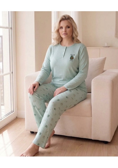 Eyfuze Kadın Kışlık Büyük Beden Curve Nakışlı Desenli Yakası Düğmeli Uzun Kollu Pijama Takımı Yesil Eyfuze Kadın Kışlık Büyük Beden Curve Nakışlı Desenli Yakası Düğmeli Uzun Kollu Pijama Takımı Yesil