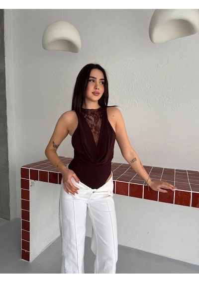 MzpKartan Kadın Dantel Detaylı Derin Dekolte Body Şık Kolsuz Yazlık Bodysuit - Kahvrenegi