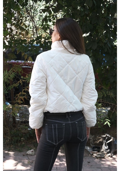 Keyifli Moda Kadın Beyaz Dik Yaka Şal Desenli Lüx Kısa Şişme Mont - 40 Beyaz