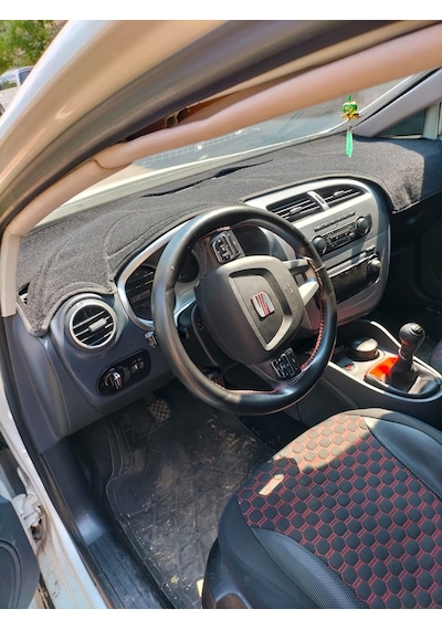 2005 - 2012 Modellerine Uygun Seat LeonTorpido Koruma Halısı Siyah Kenar Renk Siyah