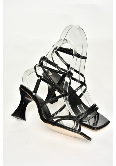 Fox Shoes S997441008 Siyah Rugan Kalın Topuklu Kadın Ayakkabı Siyah