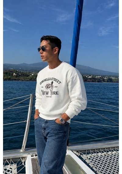 Tarz Cool Erkek Organik Pamuklu Yumuşacık Baskı Detaylı Bisiklet Yaka İçi Polarlı Sweatshirt Beyaz