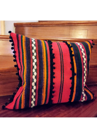 Kırmızı Kilim Boho Etnik Ponponlu İç Dolgulu Kırlent Yastık 45x35 Cm Kırmızı Turuncu Yeşil Siyah Kırmızı Kilim Boho Etnik Ponponlu İç Dolgulu Kırlent Yastık 45x35 Cm Kırmızı Turuncu Yeşil Siyah