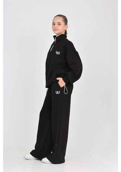Toontoy Kids Toontoy Kız Çocuk 2'li Takım Dik Yaka Yarım Fermuarlı Nakışlı Sweatshirt & Beli Lastikli Bol Paça Cepli Eşofman Altı Siyah Toontoy Kids Toontoy Kız Çocuk 2'li Takım Dik Yaka Yarım Fermuarlı Nakışlı Sweatshirt & Beli Lastikli Bol Paça Cepli Eşofman Altı Siyah