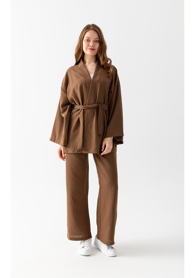 Zen Elegance Kadın Kimono Takım - Geniş Paça Keten Dokulu Alt Üst Yazlık Kadın Takım Kahve Zen Elegance Kadın Kimono Takım - Geniş Paça Keten Dokulu Alt Üst Yazlık Kadın Takım Kahve