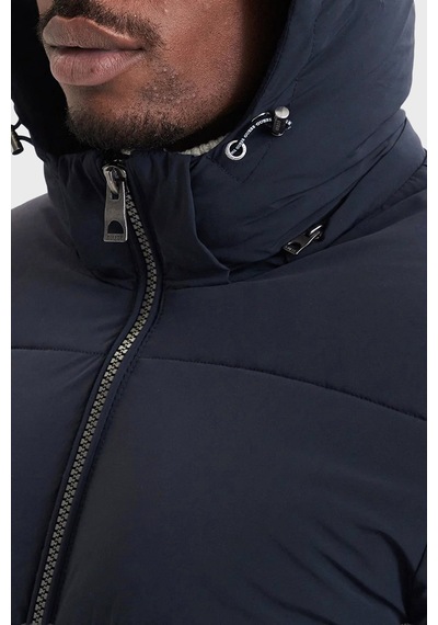 Guess Stretch Suya Dayanıklı Kapitoneli Çıkarılabilir Kapüşonlu Şişme Mont M6bl58w4170 Erkek Mont M6bl58 W4170 G7v2 Lacivert Guess Stretch Suya Dayanıklı Kapitoneli Çıkarılabilir Kapüşonlu Şişme Mont M6bl58w4170 Erkek Mont M6bl58 W4170 G7v2 Lacivert