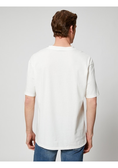 Koton Basic Oversize Tişört Bisiklet Yaka Kısa Kollu Kırık Beyaz 3Sam10059Hk 3Sam10059Hk001 Ekru Koton Basic Oversize Tişört Bisiklet Yaka Kısa Kollu Kırık Beyaz 3Sam10059Hk 3Sam10059Hk001 Ekru