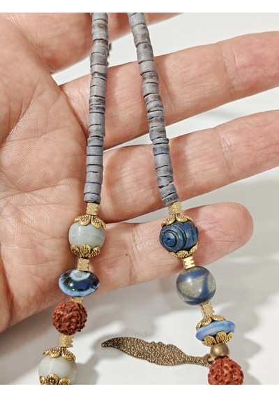 Etnik Tüy Figürlü Bohem Kolye - El Yapımı Seramik Ve Rudraksha Detaylı Tasarım Takı Çok Renkli