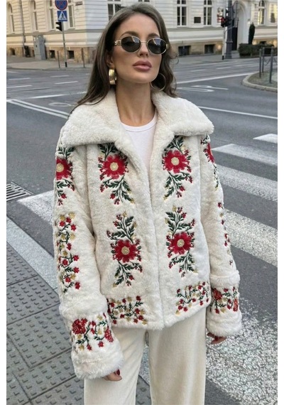 Femelle Beyaz Nakışlı Vintage Suni Kürk Ceket