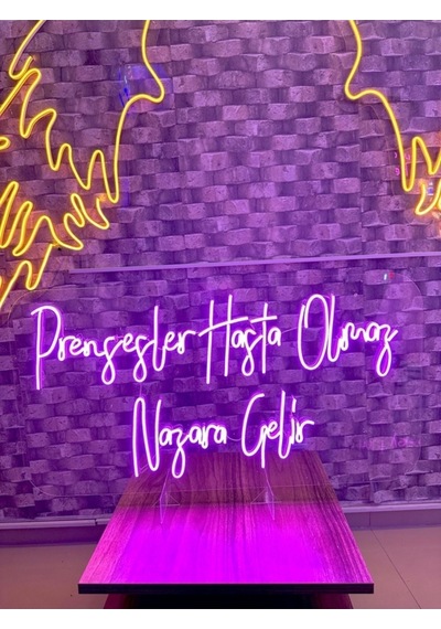 Prensesler Hasta Olmaz Nazara Gelir Yazılı Neon Tabela Pembe