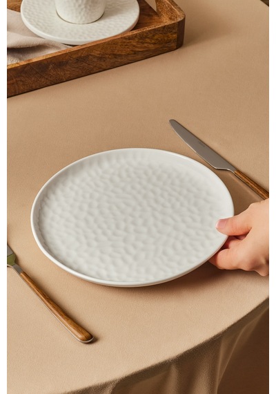 Karaca X Refika Bembeyaz Yuvarlak Pasta Tabağı 22 Cm Beyaz