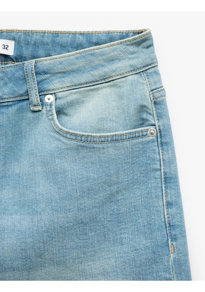 Koton Katlamalı Paça Bermuda Slim Fit Denim Şort Açık İndigo 5sam40003ıd Açık İndigo Koton Katlamalı Paça Bermuda Slim Fit Denim Şort Açık İndigo 5sam40003ıd Açık İndigo