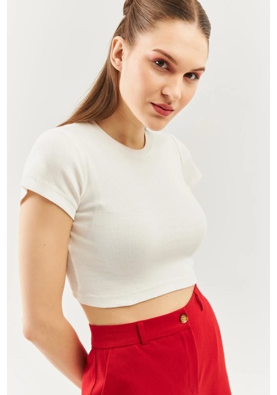 Butikgiz Kadın Kısa Kol Bisiklet Yaka Vücuda Oturan %100 Pamuklu Kaşkorse Esnek Crop Bluz Beyaz