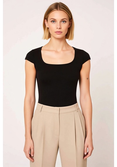 Benerly Kadın Bluz Crop Kare Yaka Kısa Standart Kol Fitted Örme Kaşkorse siyah