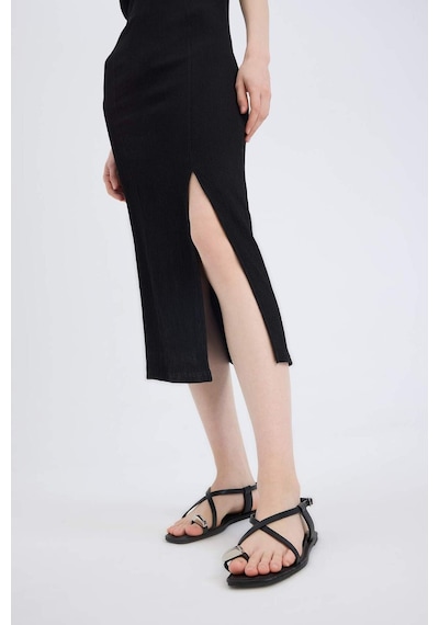 DeFacto Bodycon Vücudu Saran Kare Yaka Yırtmaçlı Basic Düz Bürümcük Yarım Kol Siyah Midi Elbise E0885AX25SPBK81