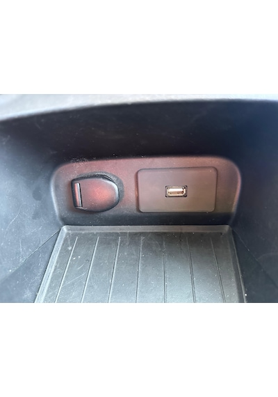 Renault Clio 4 Captur Usb Bağlantı Kapağı / Aksesuar Kapağı / Priz Kapağı 1