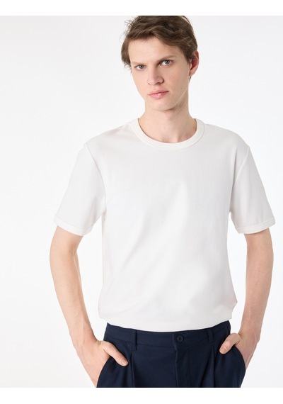 Koton Kısa Kollu Biyeli Pamuklu Tok Kumaş Bisiklet Yaka Slim Fit Tişört Beyaz 6sam10278mk