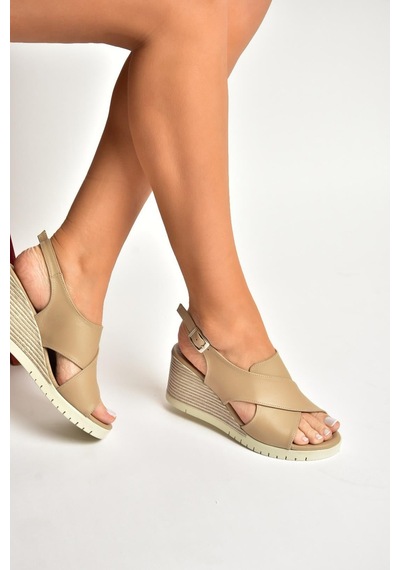 Fox Shoes Y555340503 Bej Hakiki Deri Dolgu Tabanlı Kadın Sandalet