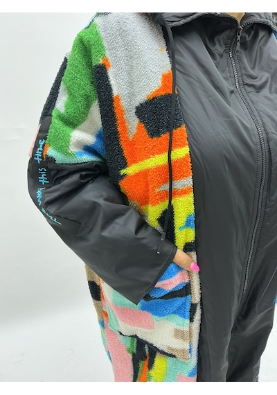 Büyük Beden Teddy Peluş Kumaş Oversize Önden Cepli Kapüşonlu Uzun Fermuarlı Kadın Kaban Çok Renkli Büyük Beden Teddy Peluş Kumaş Oversize Önden Cepli Kapüşonlu Uzun Fermuarlı Kadın Kaban Çok Renkli
