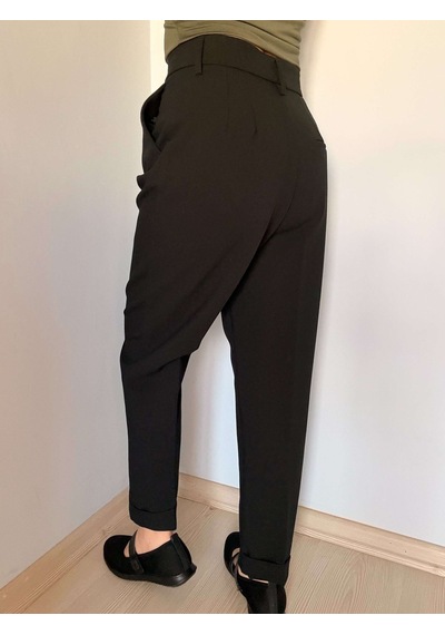 Siyah Kıvrık Paça Düz Fit Pantolon siyah