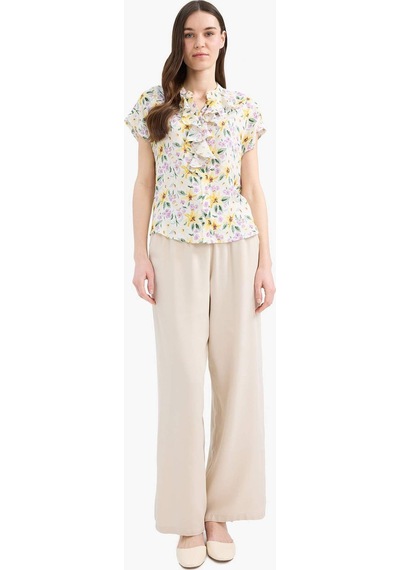 DeFacto Regular Fit Kaçık Yaka Çiçek Desenli Kısa Kollu Bluz F0995AX25SMYL273