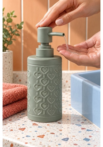 Rosıe Adaçayı Yeşili Kabartma Kalp Desenli Yuvarlak Seramik Sıvı Sabunluk 350 Ml Karışık