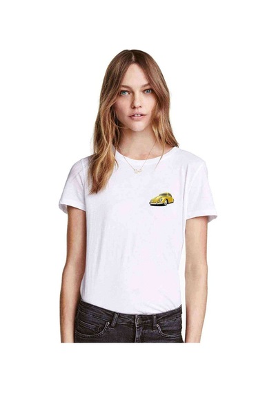 Sarı Vosvos Tosbağa Göğüs Baskılı Beyaz Kadın Tshirt