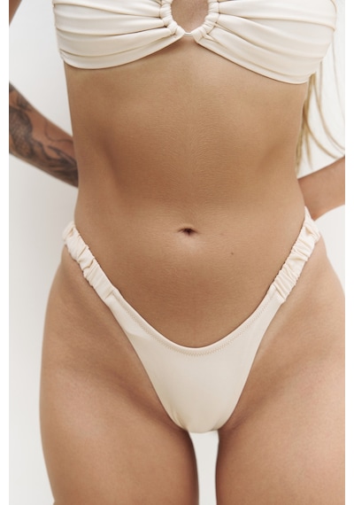 Mai Collection Mai Studios Co. Zahira Yan Büzgü Detaylı Brezilyan Bej Bikini Altı Bej