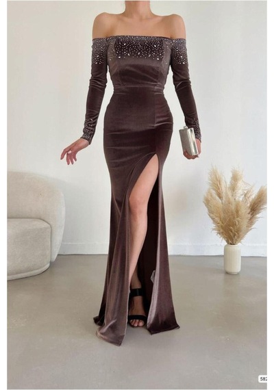 Genel Markalar Kadın Trend Model Esnek Kadife Kumaş Yırtmaçlı Uzun Kollu Abiye Elbise Kahverengi - 925397786 Kahverengi Genel Markalar Kadın Trend Model Esnek Kadife Kumaş Yırtmaçlı Uzun Kollu Abiye Elbise Kahverengi - 925397786 Kahverengi