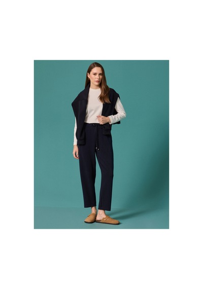 Seçil Çizgili Detaylı Büzgülü Kapüşonlu Sweatshirt Ve Pantolon Lacivert - 930828166 Lacivert Seçil Çizgili Detaylı Büzgülü Kapüşonlu Sweatshirt Ve Pantolon Lacivert - 930828166 Lacivert