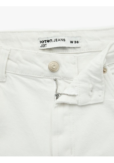 Koton Pamuklu Rahat Kalıp Düğmeli Cep Detaylı Denim Bermuda Jort Şort Kırık Beyaz 6sal40013mw Ekru Koton Pamuklu Rahat Kalıp Düğmeli Cep Detaylı Denim Bermuda Jort Şort Kırık Beyaz 6sal40013mw Ekru