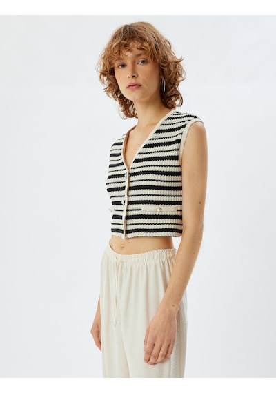 Koton Crop Triko Hırka Kolsuz V Yaka Renk Bloklu İnci Düğmeli Cep Detaylı Slim Fit Siyah Çizgili 5wal90030ık Siyah Koton Crop Triko Hırka Kolsuz V Yaka Renk Bloklu İnci Düğmeli Cep Detaylı Slim Fit Siyah Çizgili 5wal90030ık Siyah