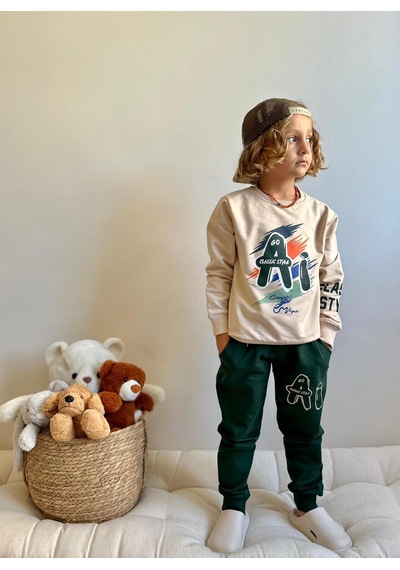Jolly Kids Erkek Çocuk Yazı Baskılı Sweatshirt Takım Koyu Yeşil Jolly Kids Erkek Çocuk Yazı Baskılı Sweatshirt Takım Koyu Yeşil