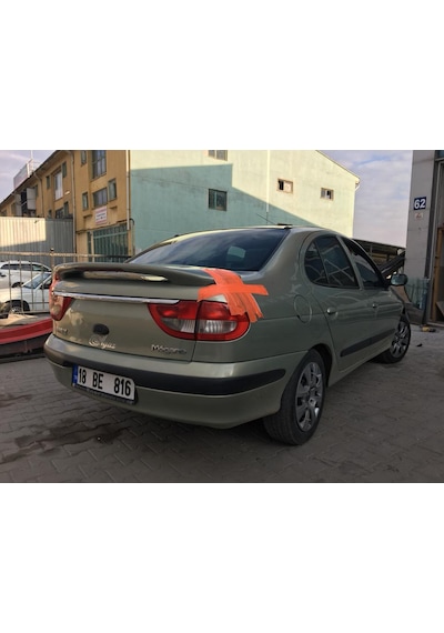 Renault Megane 1 Bagaj Spoileri - Işık Dahil