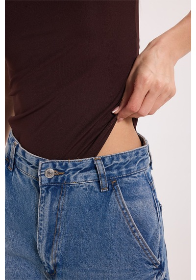 Tudors Kadın Slim Fit Dar Kesim Askılı Kare Yaka Sırtı Açık Sandy Kumaş Çıtçıtlı Kahverengi Body-51249