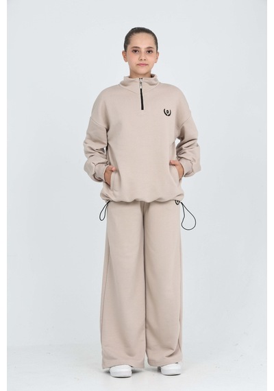 Toontoy Kids Toontoy Kız Çocuk 2'li Takım Dik Yaka Yarım Fermuarlı Nakışlı Sweatshirt & Beli Lastikli Bol Paça Cepli Eşofman Altı Bej