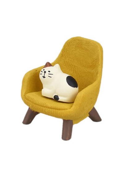 Sarı Sandalyedeki Kedi Mini Figür
