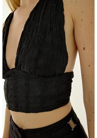 Hiccup V Yaka Çapraz Sırt Detaylı Crop Top Siyah