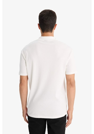 Defacto Regular Fit Krinkıl Dikey Dokulu Hafif Kumaş Polo Yaka Kısa Kollu Tişört E1207AX25SM Ekru